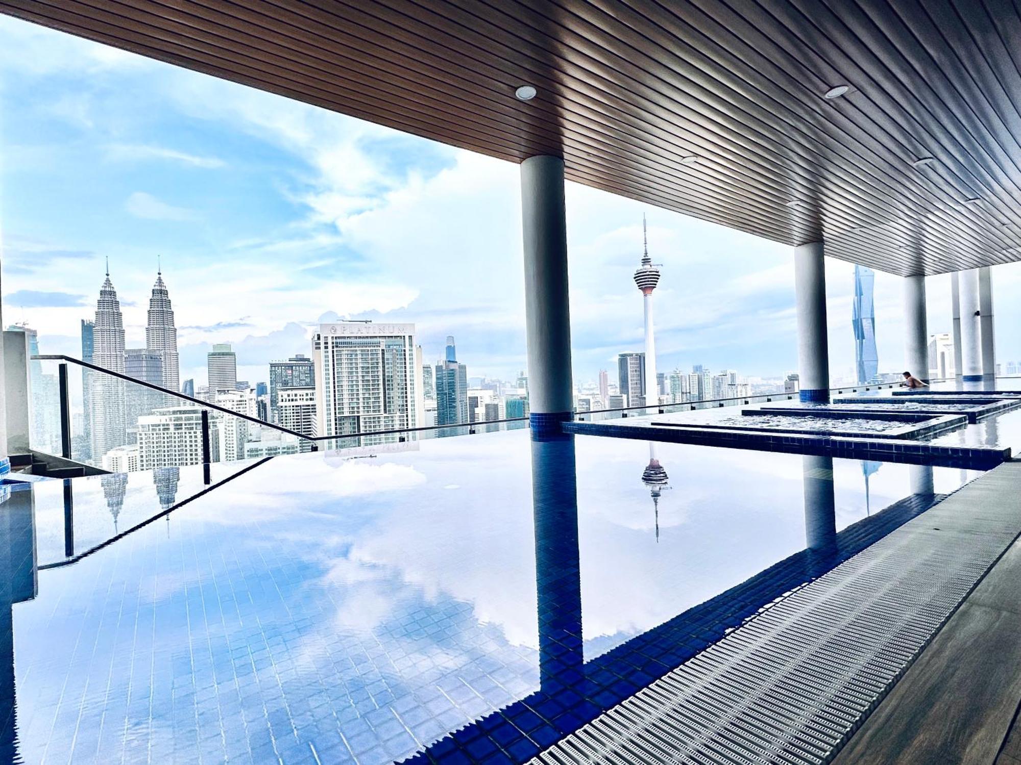 The Luxe Suites Klcc By Cozy Stay Kuala Lumpur Exterior photo