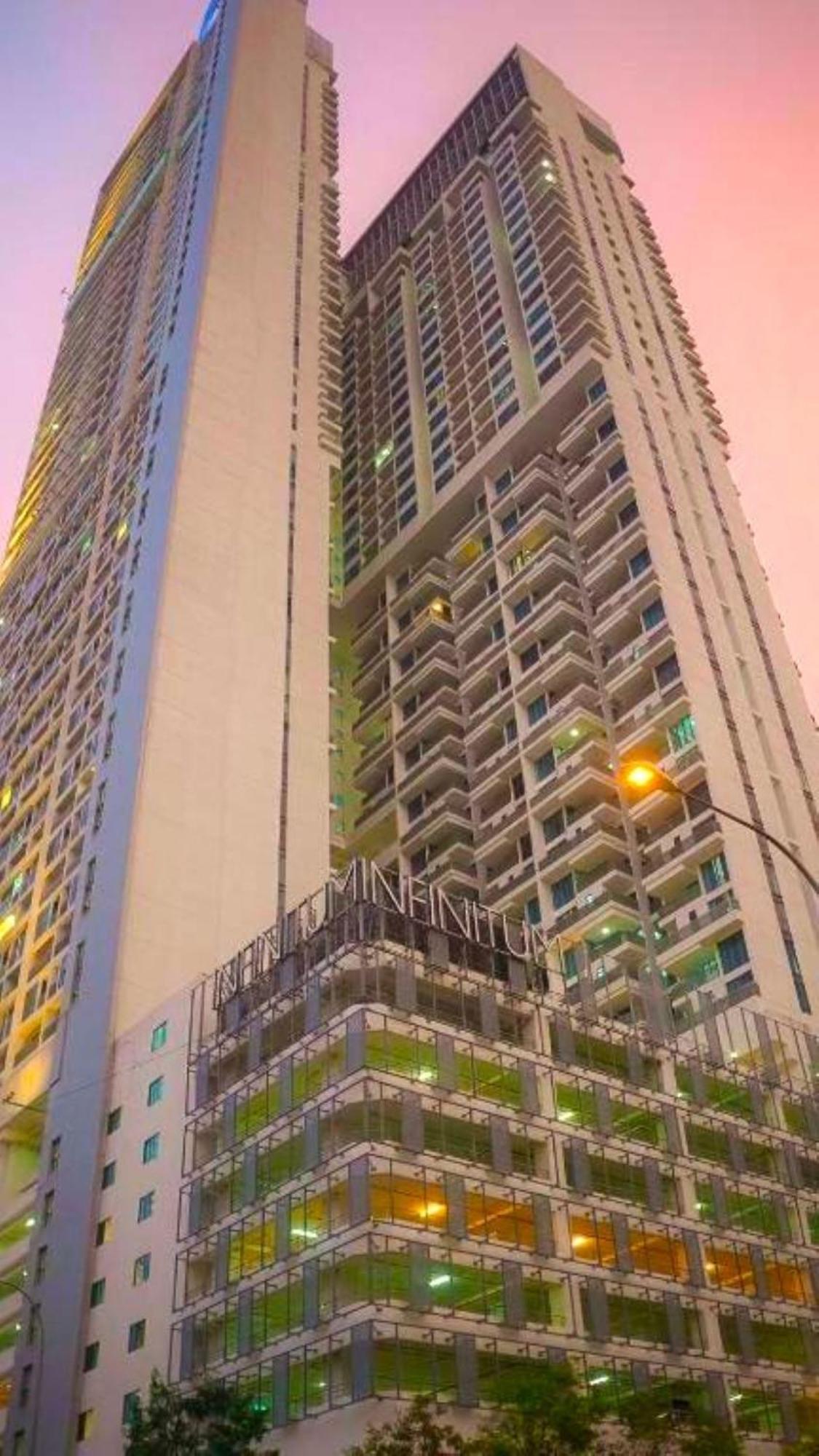 The Luxe Suites Klcc By Cozy Stay Kuala Lumpur Exterior photo